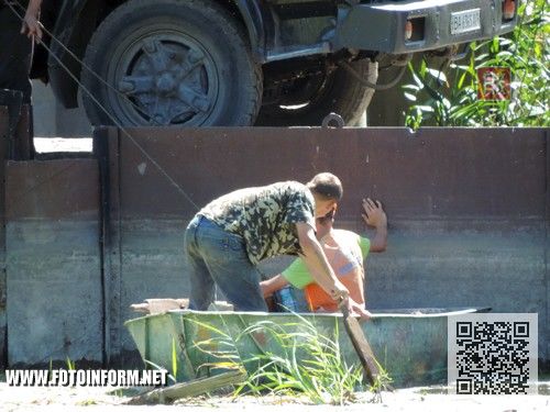 В центре Кировограда коммунальные службы продолжают чистить Ингул